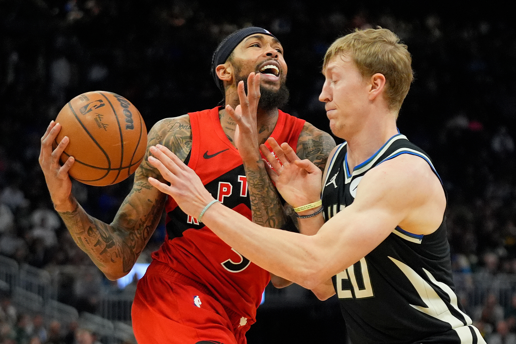 龙珠直播-英格拉姆22+6奎克利32+9 猛龙客场大胜雄鹿