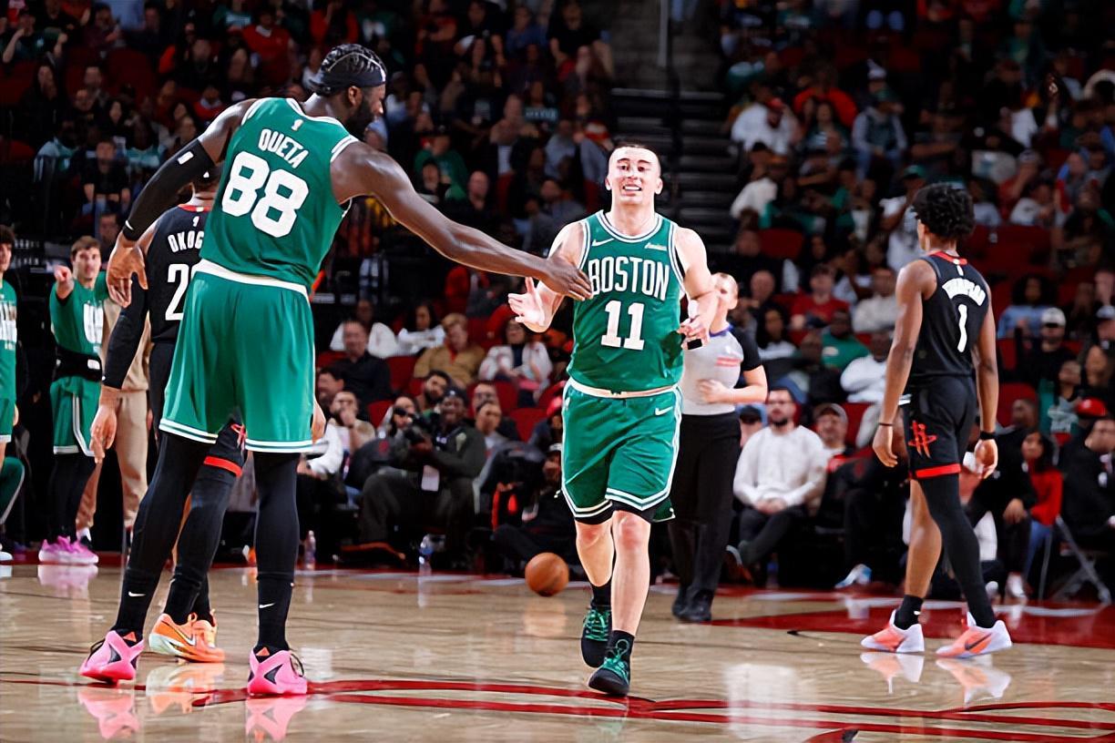 龙珠直播-限制了火箭内线支柱！凯尔特人先发中锋已经是联盟顶级蓝领中锋了